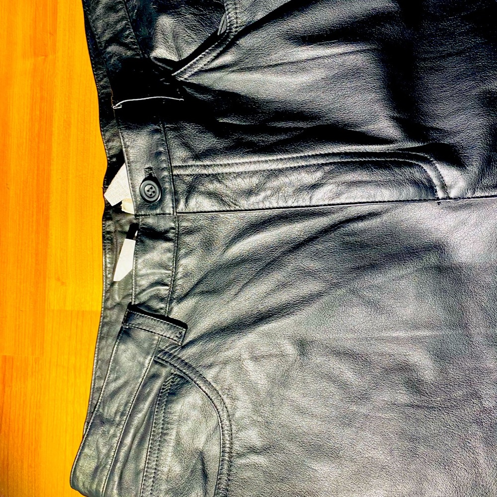 Jones New York women’s 100% leather pants. Size 18.Dry clean leather method.
